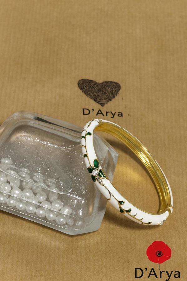 Darya Dd493 Vintage Beyaz Yeşil Çiçekli Mineli Desenli Gold Kelepçe Bileklik - Image 1