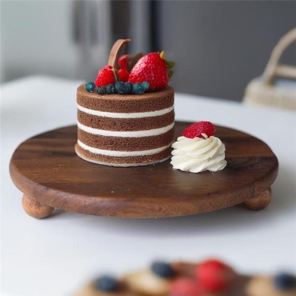 Akayev Ahşap 28 cm Ayaklı Sunum Tabağı - Pasta Tabağı - Doğal Sunumluk - Image 1