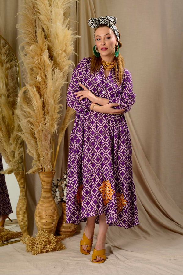  Kadın Desenli Mor İşlemeli Pamuklu Jalabiya Mütevazı Cepli Uzun Gömlek Elbise - Image 1