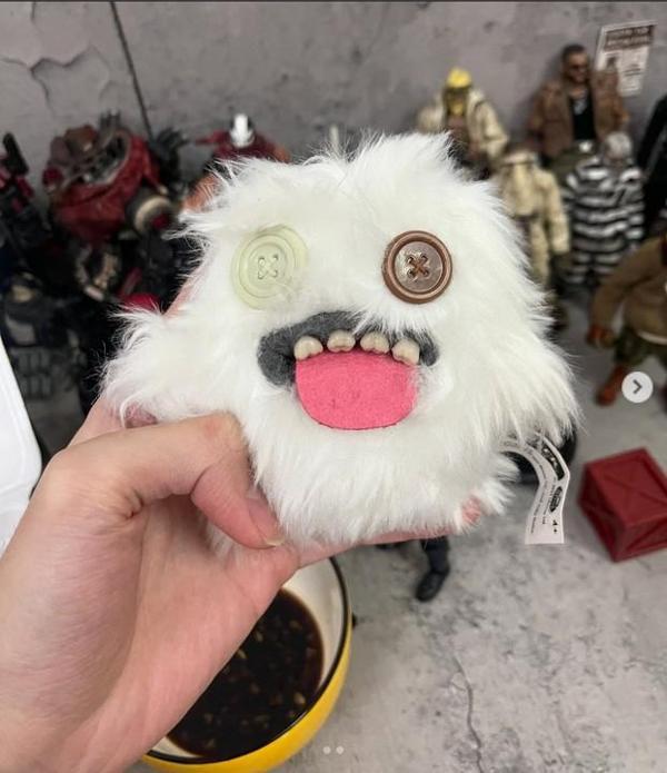 Zuru Fuggler Anahtarlık Beyaz Tüylü Komik Yüz Koleksiyon Oyuncak 11 cm - Image 1