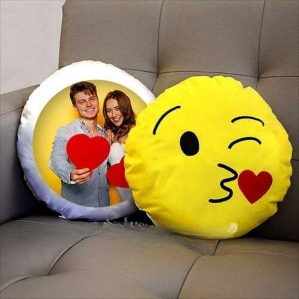 Kişiye Özel Fotoğraflı Emojili Yastık Kılıfı – Eğlenceli ve Anlamlı Hediye Tasarımı - Image 1