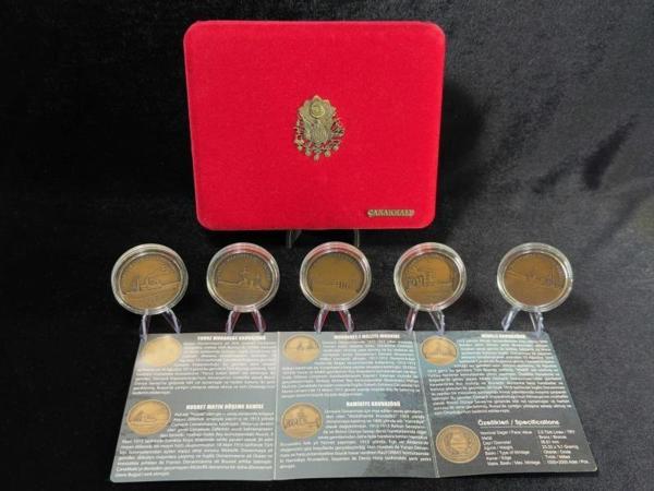 Darphane 2015 Çanakkale Zaferi'nde Türk Donanması - Bronz Sikke Hatıra Para Seti Kutulu Sertifikalı - Image 1
