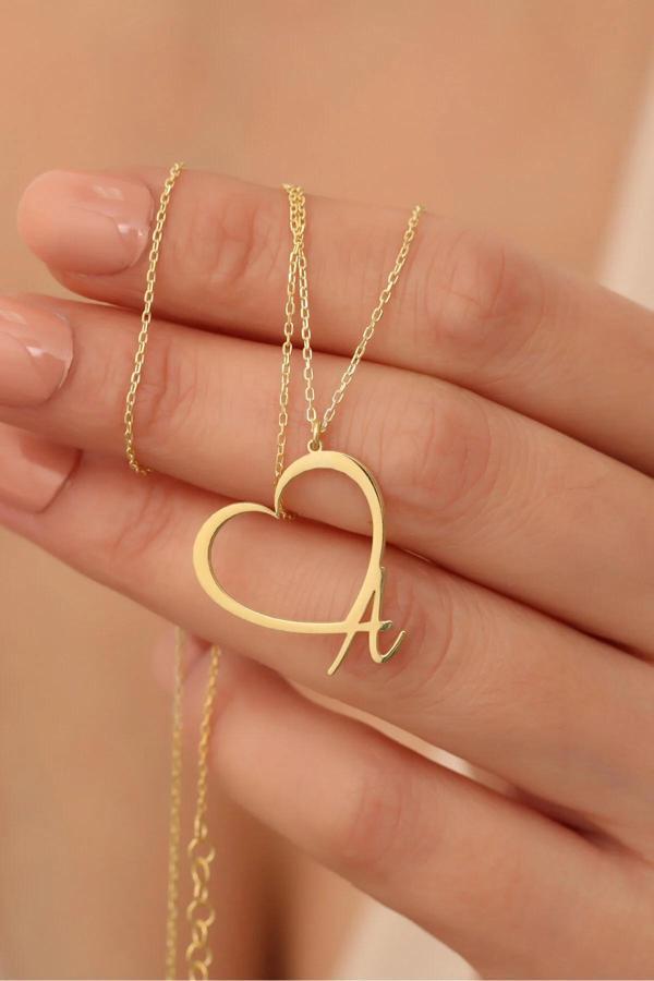 Market Of Universe 925 Ayar Gümüş Kişiye Özel Kalpli Harf Kolye - Image 1