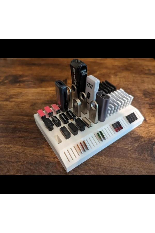 Gadget Gurme Usb Ve Sd Kart Organizer Stand - Image 1