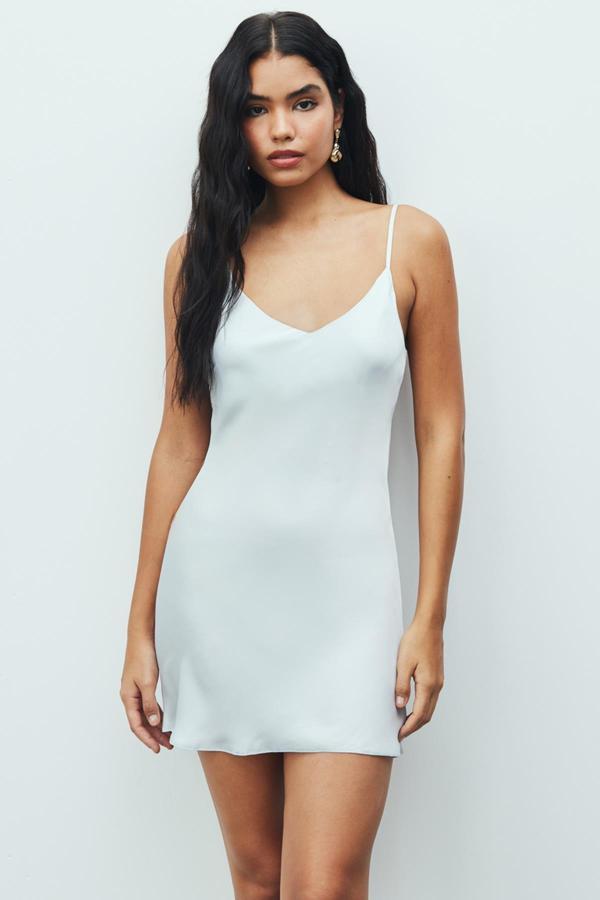 Cendre Gümüş Mavisi V Yaka Askılı Kısa Saten Gecelik - Image 1