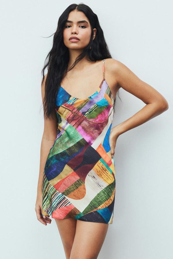 Cendre Coloré Desenli V Yaka Askılı Kısa Saten Gecelik - Image 1