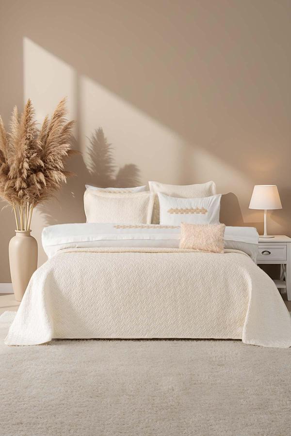 Parla Ekru Nakışlı Çift Kişilik Nevresimli Pike Seti - 8 Parça Çeyiz Seti - Image 1