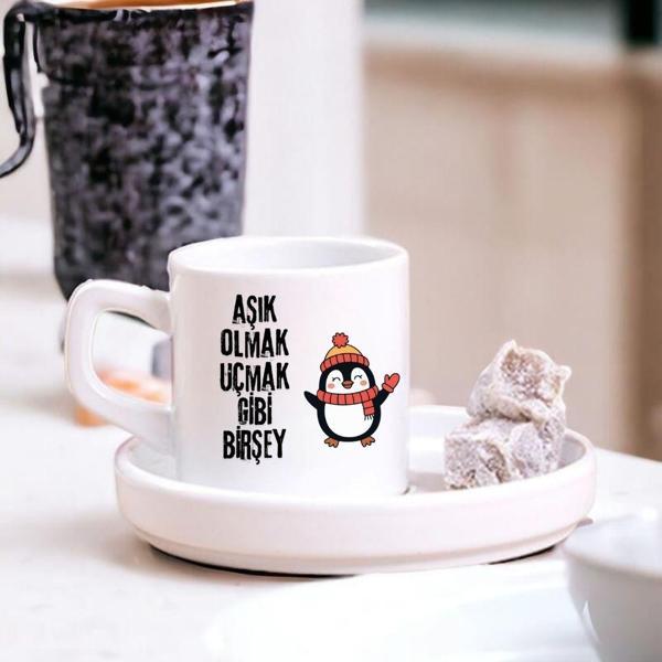 Aşık Olmak Uçmak Gibi Bir Şey Tasarımlı Türk Kahve Fincanı – Hediyelik Tekli Fincan - Image 1