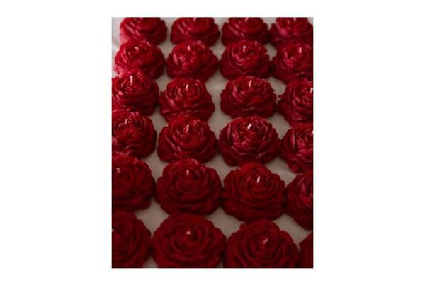 El Yapımı Kokulu gül figürlü Dekoratif Mum 3 adet - Image 1