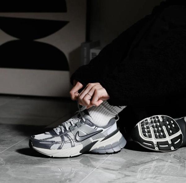 Nike V2K Run ‘Pure Platinum Wolf Grey’ -SPORTXOUTLET - Image 1