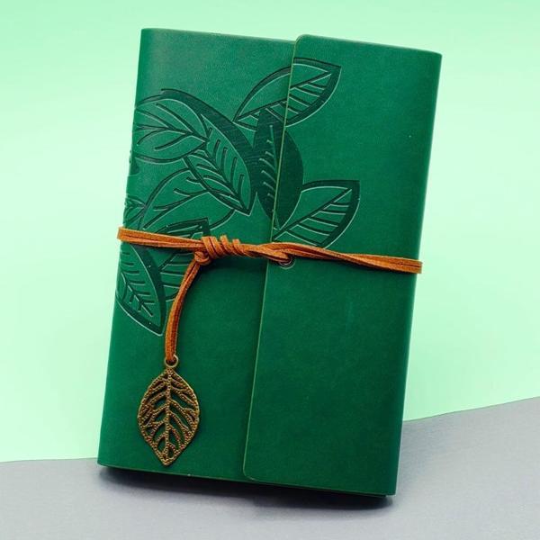 Yeşil Deri Kapaklı Yaprak Desenli Defter - Image 1
