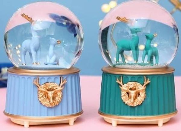 Mavi-yeşil Geyik Kar Küresi Küçük Boy - Image 1