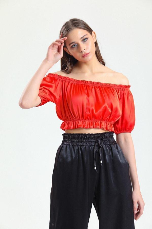 Sense Yaka Ve Etek Lastik Büzgülü Kolağzı Lastikli Saten Bluz Oranj Blz34216
Blz34216 - Image 1