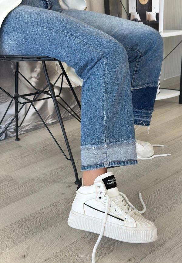 Estim Beyaz Cilt Siyah Detaylı Bağcıklı Spor Ayakkabı - Image 1