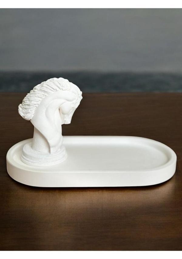 At Heykeli ve Oval Sunumluk Seti, Beyaz Renk Yüksek Kaliteli Malzeme Minimalist At Heykeli ile El Yapımı Oval Sunumluk, Ev Dekoru, Masa Dekoru, Öğretmenler Günü - Image 1