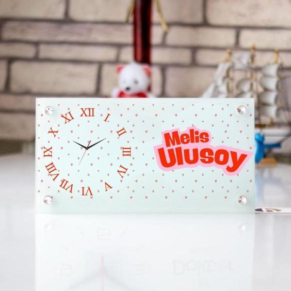 Çilek Desenli Kişiye Özel Cam Masa Saati – İsim Yazılı Masaüstü Dekor Saat - Image 1