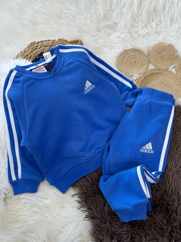 Mavi Şeritli Erkek Çocuk Takımı – Sweatshirt & Eşofman Altı, 2–8 Yaş - Image 1