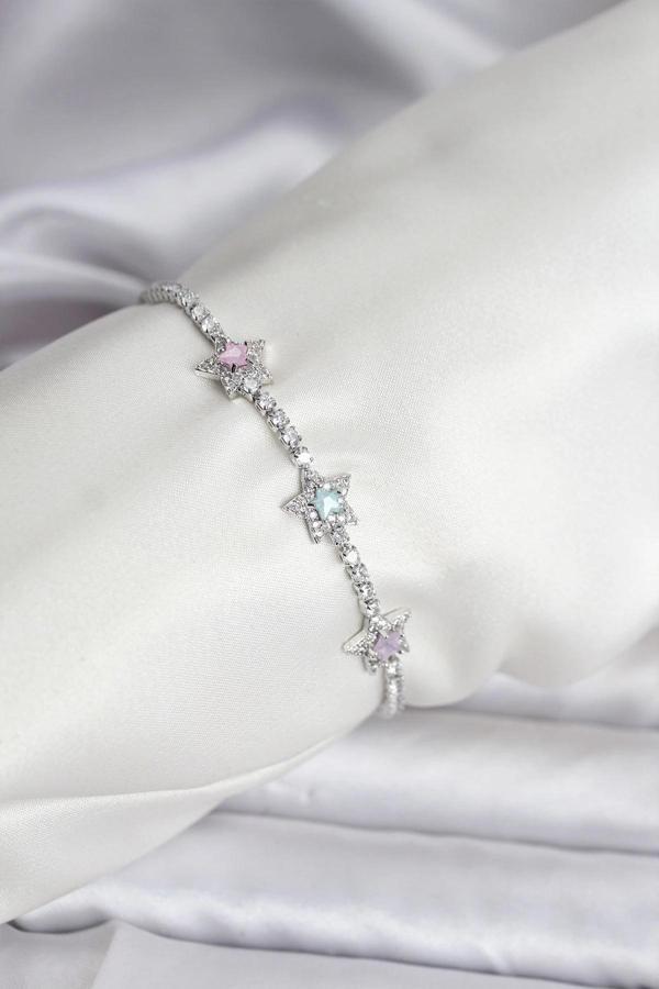 Renkli Yıldız Model Zirkon Taşlı Gümüş Renk Pirinç Su Yolu Kadın Bileklik - Image 1