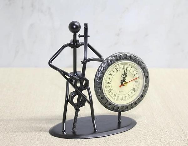 Metal Saatli Keman Çalan Müzisyen Alk4333 - Image 1