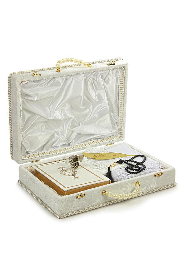 Sandıklı Çeyizlik Seccade Seti Damat Gelin Bohçasına Uygun Hediyelik Şal Kuranı Kerim Seti Beyaz - Image 1