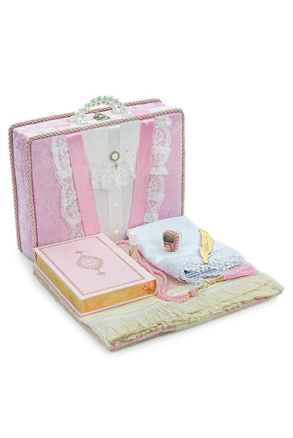 Sandıklı Gelin Bohçasına Uygun Kuranı Kerim ve Çeyizlik Seccade Seti Pembe - Image 1