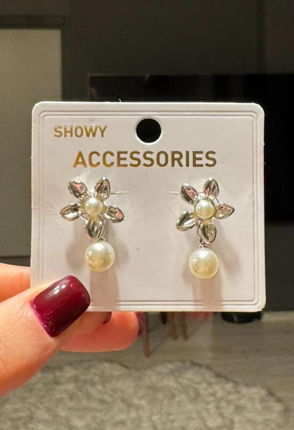 Kadın Sallantılı Çiçek İnci Küpe - Image 1