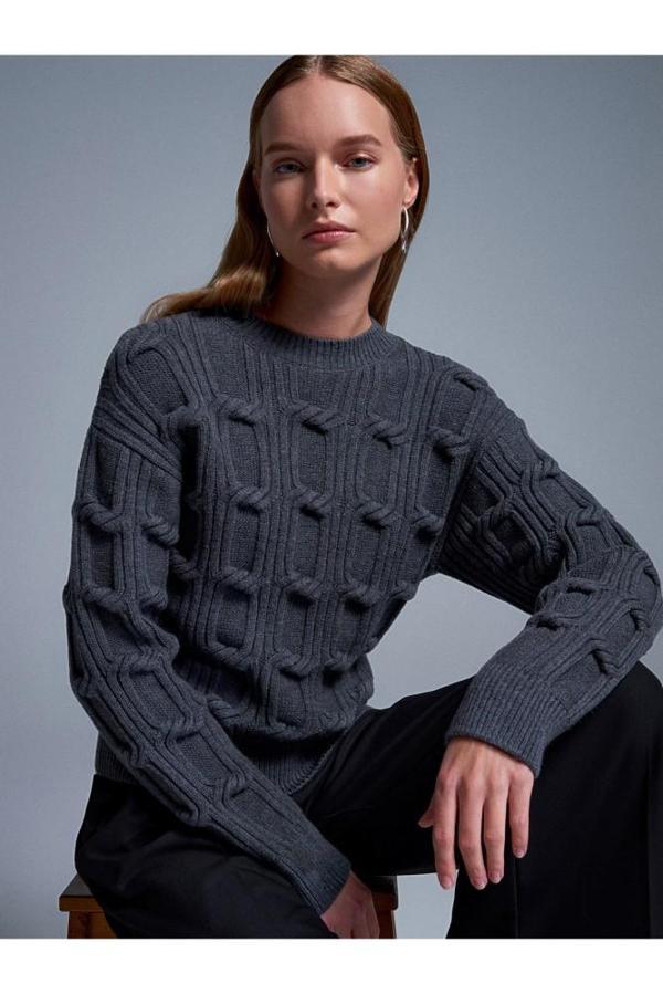 Dilvin 10825 Yün Karışımlı Kabartma Detaylı Triko Kazak-Füme M. - Image 1