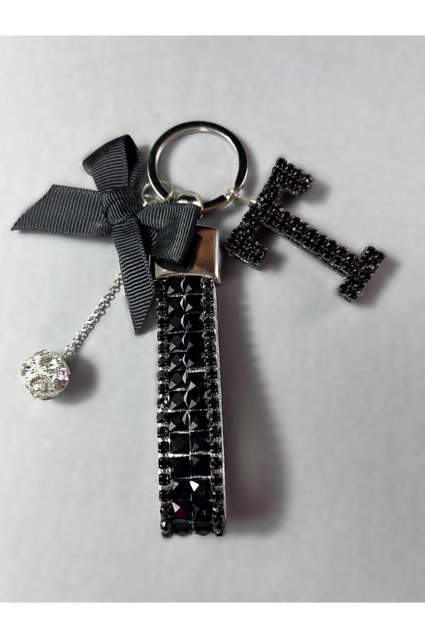 Tasarım Arabam Atike Elif Akın Siyah Baget Siyah Metre Işı Anahtarlık Siyah T Harf Gümüş Minik Top Siyah Kurdela - Image 1