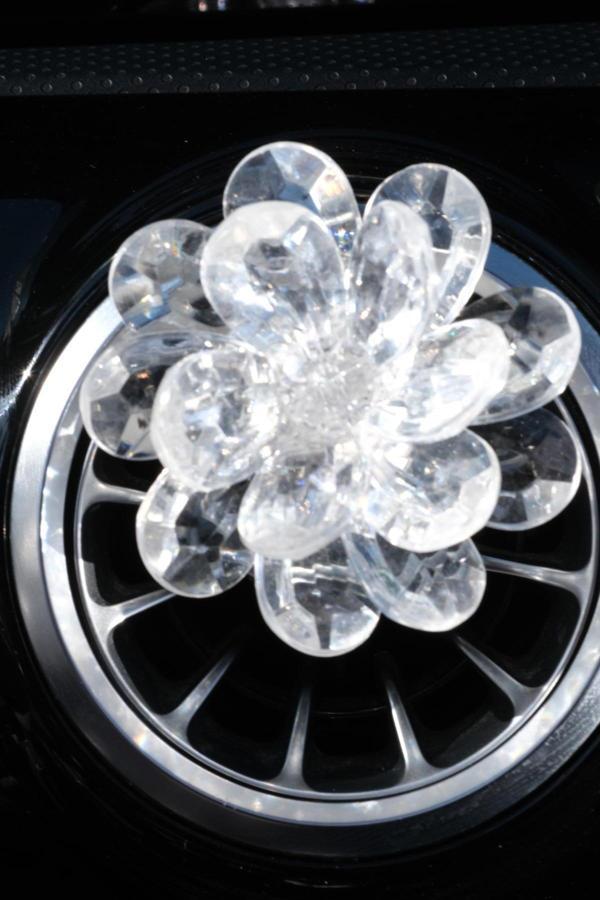Tasarım Arabam Atike Elif Akın Kristal Şeffaf Çiçek Klima Kokusu - Image 1