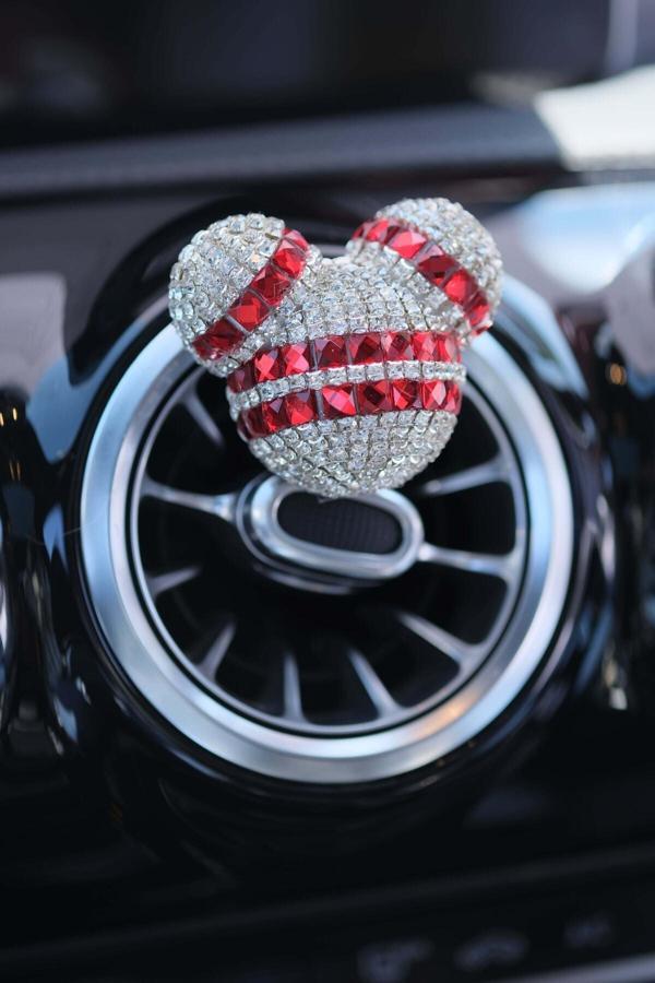 Tasarım Arabam Atike Elif Akın Panda Koku Gümüş Taş & Çift Kırmızı Baget Taş Oto Klima Petek Koku - Image 1