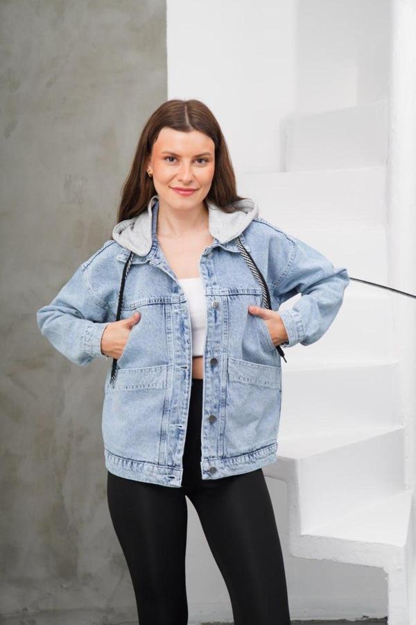 Kulina Moda Kapüşonlu Düğmeli Detaylı Denim Ceket İle Sokak Modasını Yakalayın! - Image 1