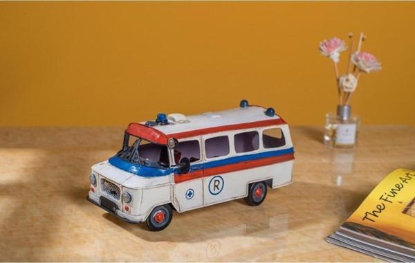 Vintage Metal Retro Klasik Ambulans Arabası-23cm - Image 1