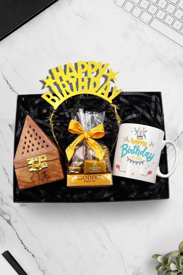 Trendmiya Baskılı Kupa & Happy Birthday Taç & Godiva Napoliten Çikolata & Ahşap Piramit Tütsülük Hediye Seti - Image 1