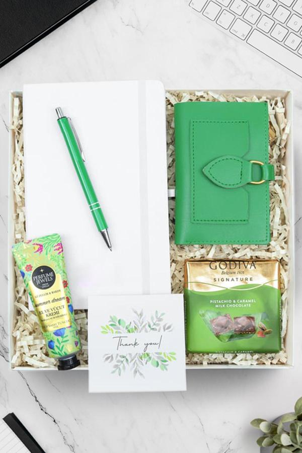 Trendmiya Deri Kartlık Cüzdan & Beyaz Defter & Tükenmez Kalem & Godiva Çikolata &El Kremi Hediye Seti - Image 1