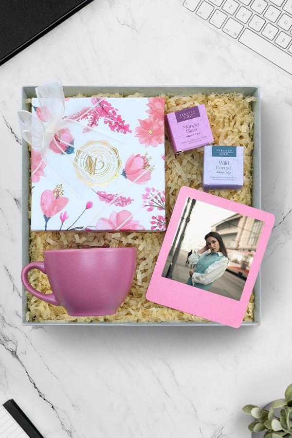Trendmiya İnstagram Çerçeve & 100Gr Spesiyal Çikolata & Teashop 2'Li Bitki Çayı & Pembe Fincan Hediye Seti - Image 1