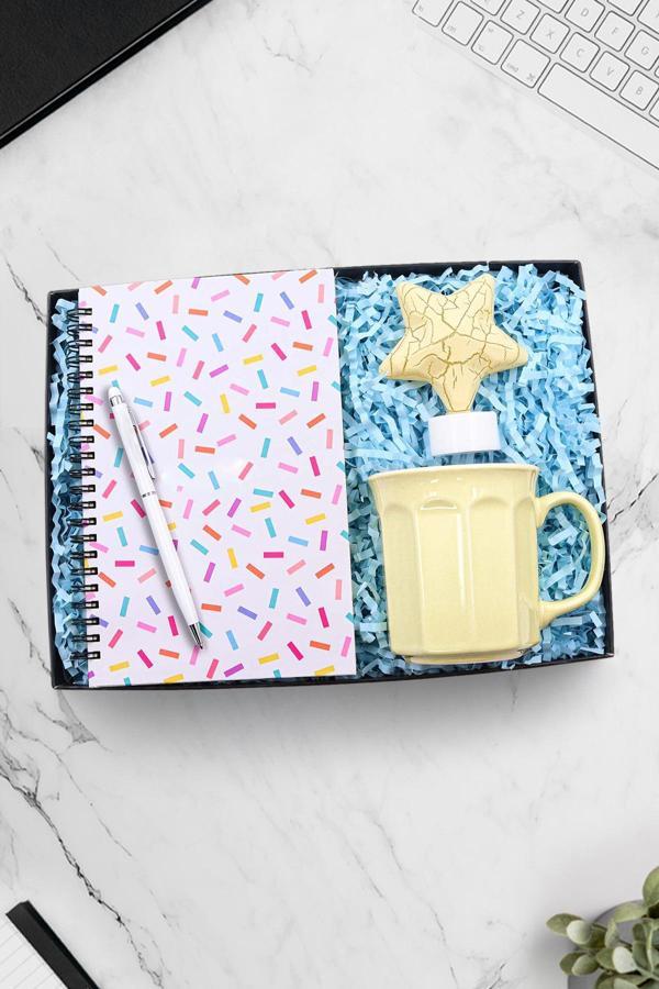 Trendmiya Konfeti Defter & Beyaz Touch Kalem & Modern Sarı Kupa & Renkli Yıldız Işık Hediye Seti - Image 1