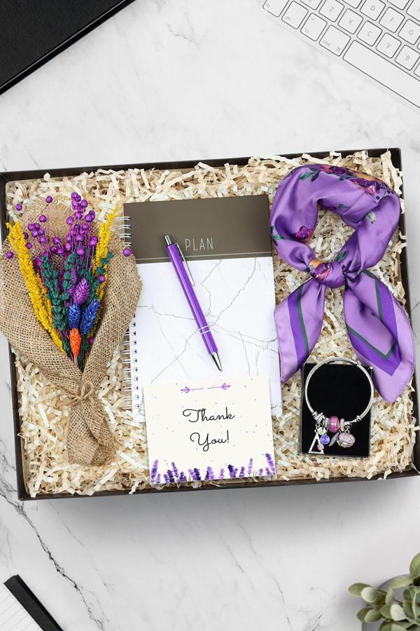 Trendmiya Mermer Desenli Defter & Kalem & Fular & Charm Çelik Bileklik & Kurutulmuş Çiçek Buketi Hediye Seti - Image 1