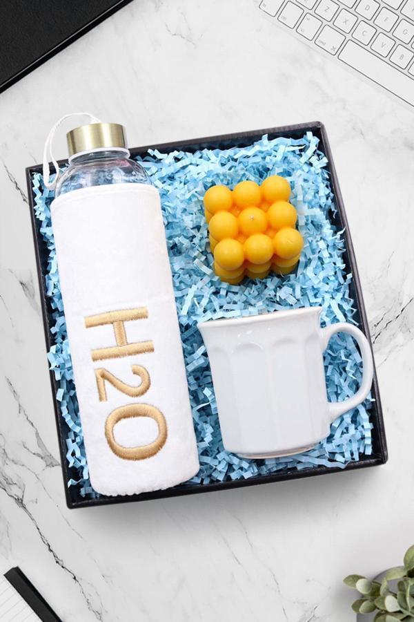 Trendmiya Peluş Kılıflı 600Ml Beyaz Renk Cam Matara & Modern Gri Kupa & Turuncu Bubble Mum Hediye Seti - Image 1