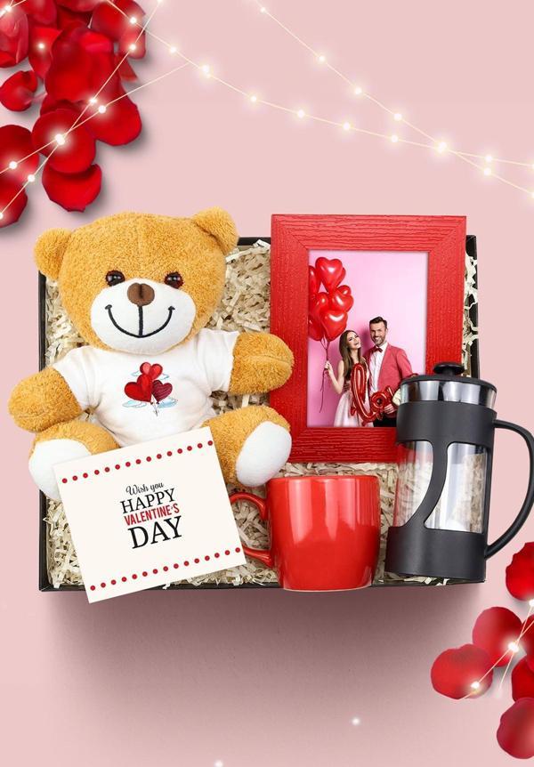 Trendmiya Sevgililer Günü Temalı Peluş Ayıcık & Kırmızı Kupa & Kırmızı Çerçeve & Siyah French Press Hediye Set - Image 1