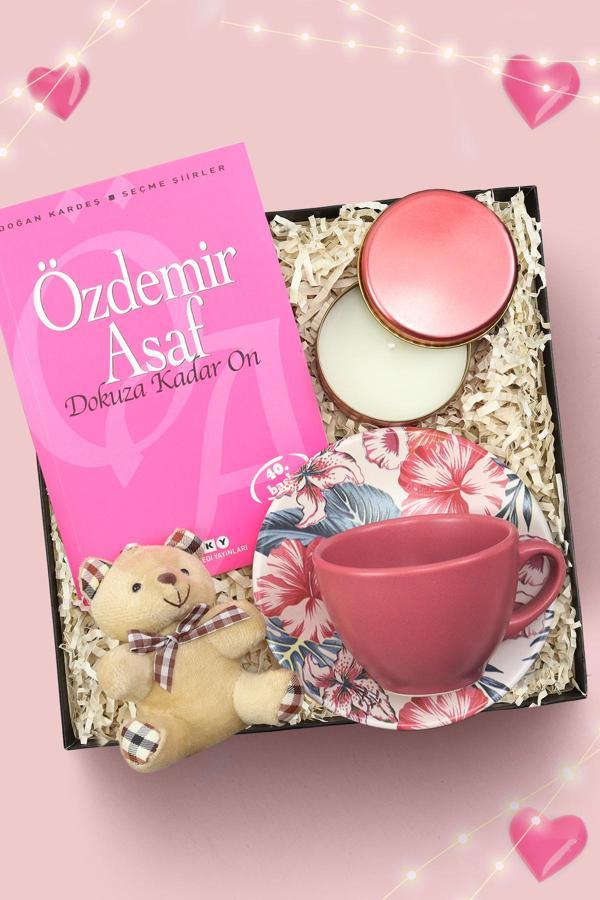 Trendmiya Özdemir Asaf - Dokuza Kadar On Kitabı & Metal Kutulu Mum & Fincan & Ayıcık Anahtarlık Hediye Seti - Image 1