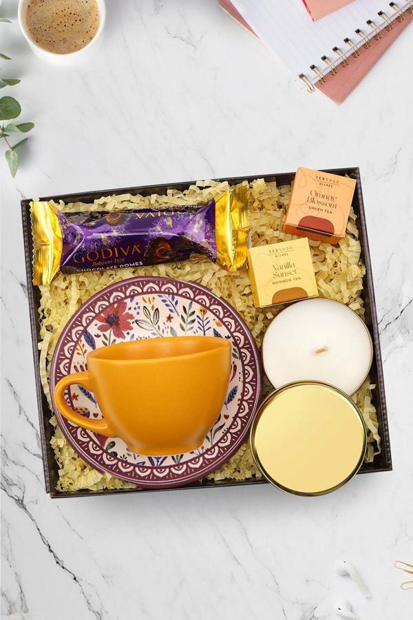 Trendmiya Gold Metal Kutulu Mum & Fincan & Teashop 2'Li Bitki Çayı & Godiva 30Gr Domes Çikolata Hediye Seti - Image 1