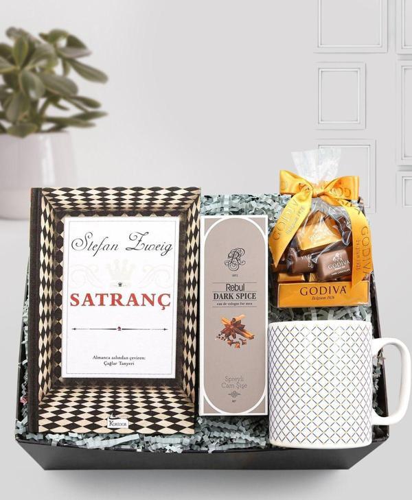 Trendmiya Özel Satranç Kitabı & Rebul Kolonya & Gold Detaylı Kupa & Godiva Napoliten Çikolata Hediye Seti - Image 1