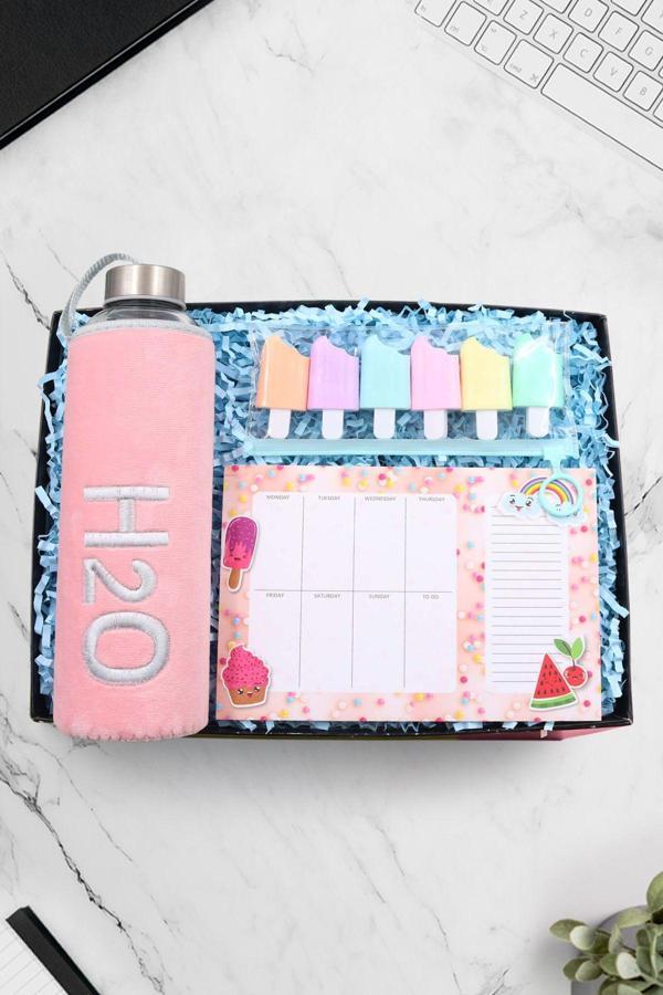 Trendmiya Peluş Kılıflı 600Ml Pembe Renk Cam Matara & Dondurma Fosforlu Kalem & Haftalık Planner Hediye Seti - Image 1
