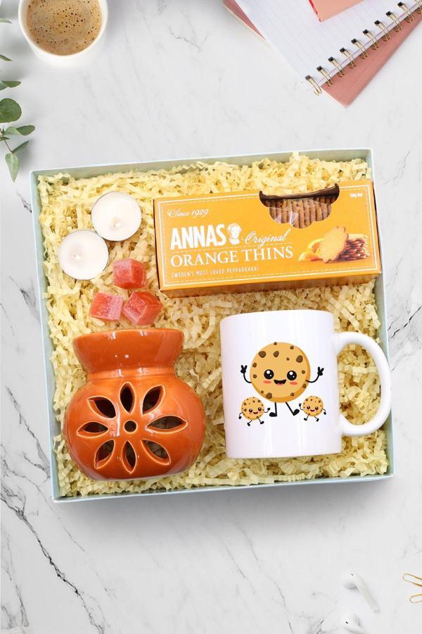 Trendmiya Kurabiye Tasarım Kupa & Annas Kurabiye& 2'Li Tealight Mum & Lotus Buhurdanlık Hediye Seti - Image 1