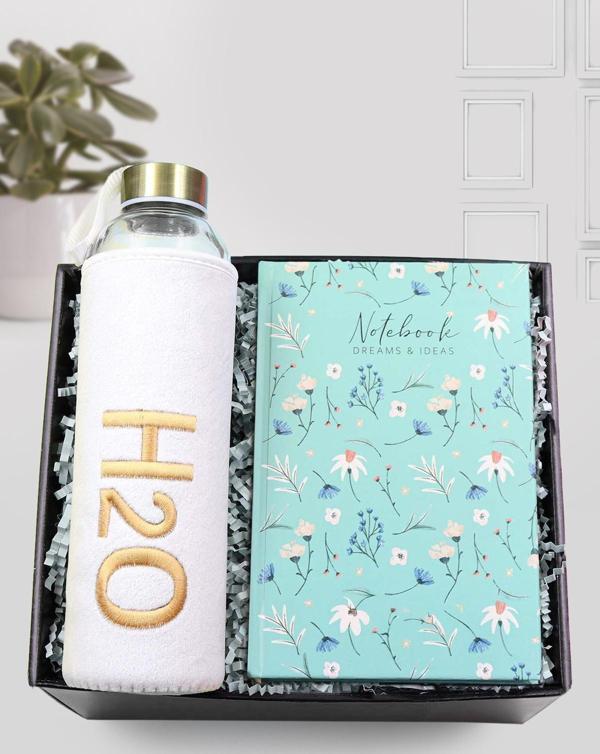 Trendmiya Yeşil Çiçekli Defter & Peluş Kılıflı 600Ml Beyaz Renk Cam Matara Hediye Seti - Image 1