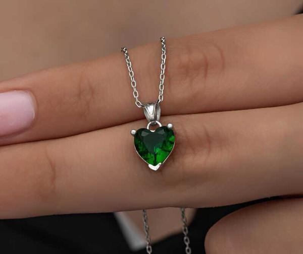 925 Ayar Gümüş Yeşil Taşlı Kalpli Kadın Kolye - Image 1