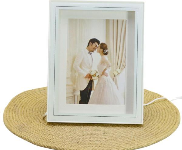 T.Concept Led Işıklı Fotoğraf Çerçevesi Beyaz 18*23 - Image 1
