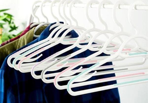 Gondol Neo Kaydırmaz Plastik Elbise Askısı 4 Adet - Image 1