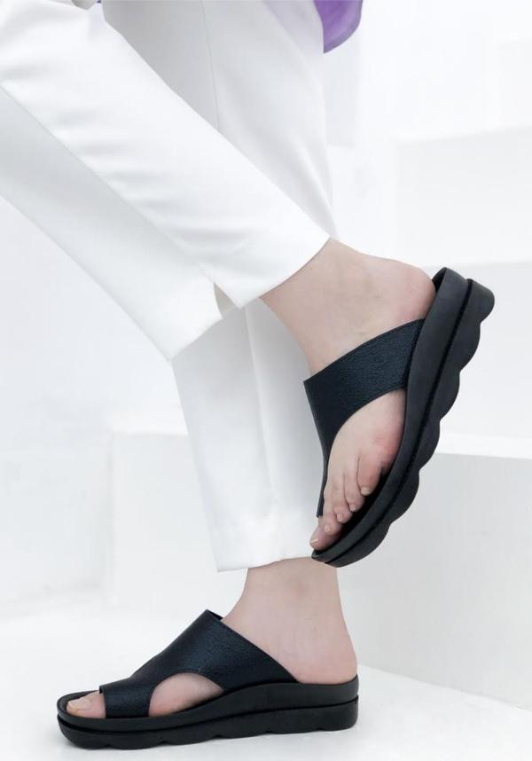 VOGA 1742 SİYAH ÇATLAK COMFORT ANATOMİK CASUAL PARMAK ARASI KADIN TERLİĞİ - Image 1