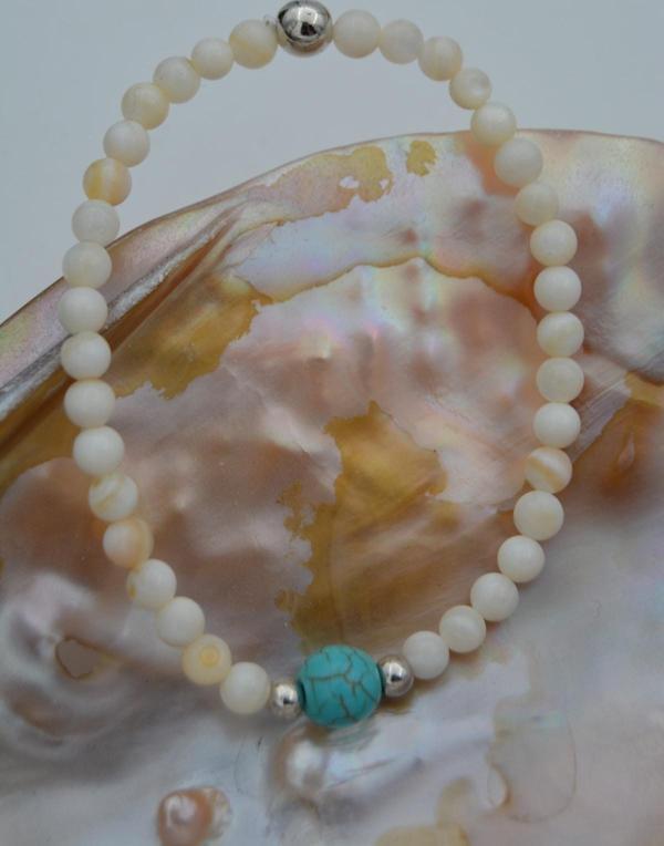 Stoneage Jewellery Sedef Ve Turkuaz Doğal Taşlı Spor Bileklik Bej ve Turkuaz - Image 1